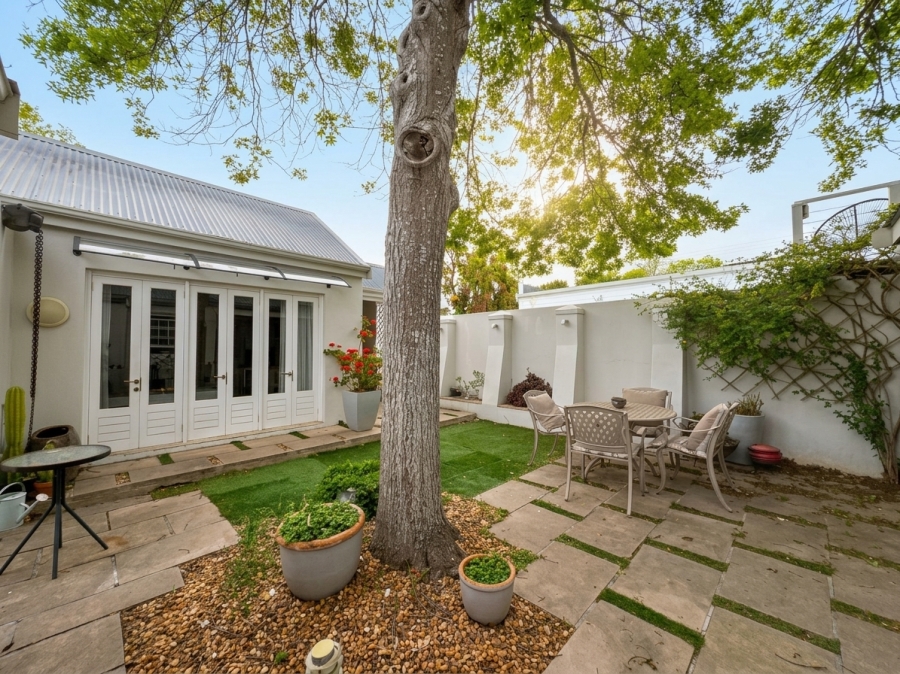 2 Bedroom Property for Sale in Harfield Village Western Cape
